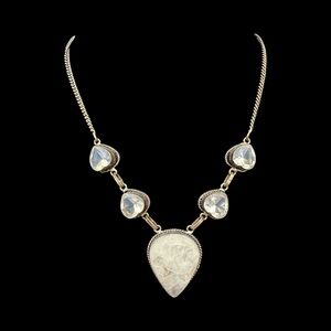 MEW HANDMADE MOONSTONE NECKLACE